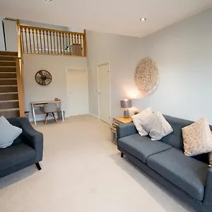 https://entire-duplex-apartment-for-up-to-6-guests-free-wifi.yorkshirehotels.net